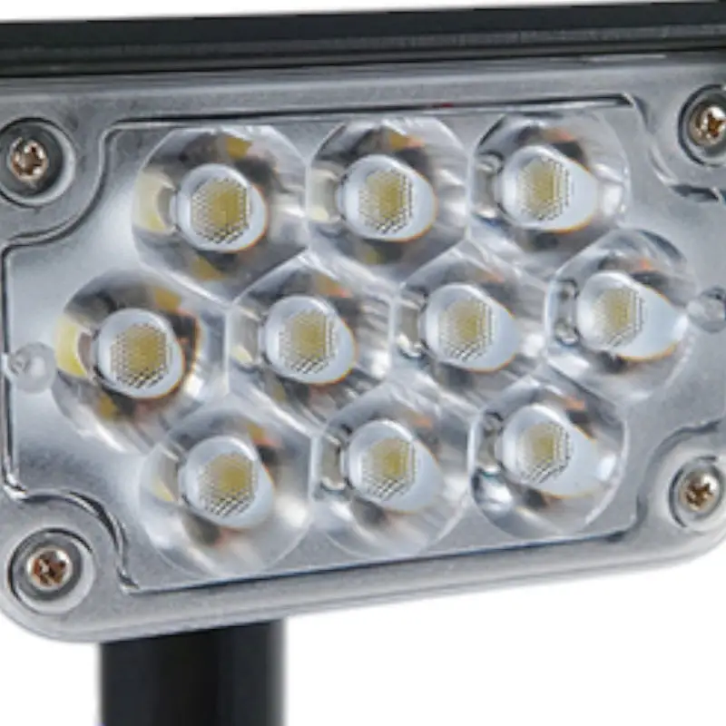 Spot solaire extérieur LED sur piquet