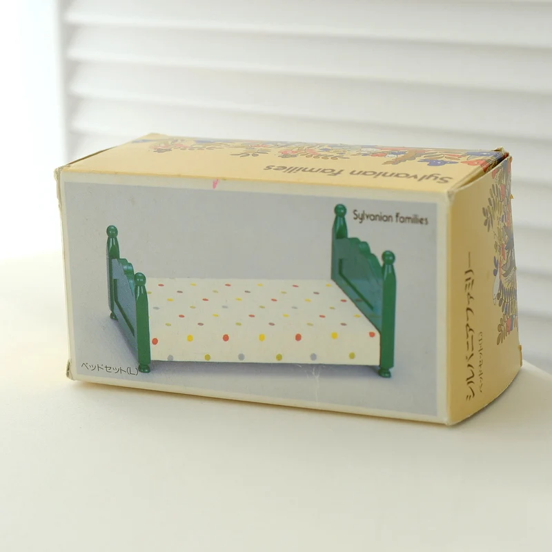 Green Bed (L) Polka Dots White KA-07 Sylvanian Families Calico Critters