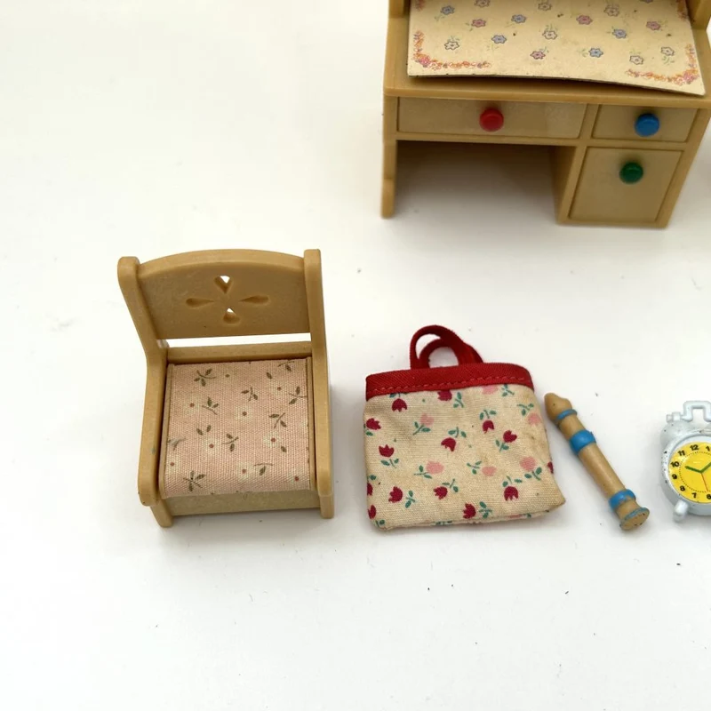 [Used] CHILD DESK AND RACK SET Epoch Sylvanian Families
