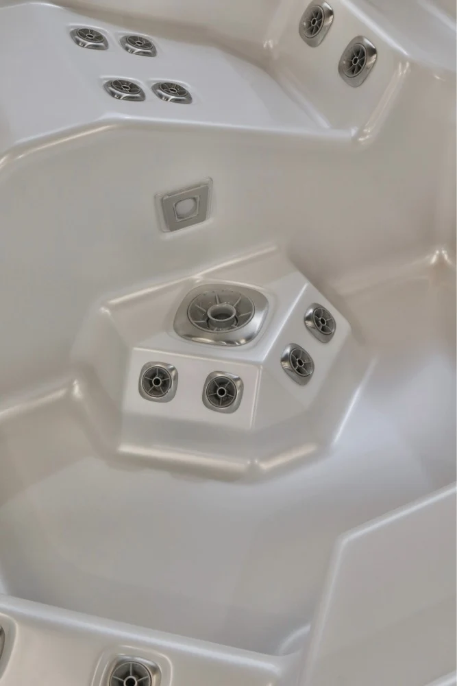 Spa Bullfrog M8