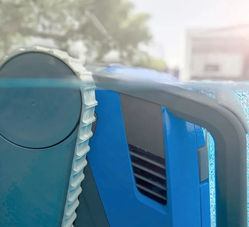 Robot M600 pour Piscine Creusée w/Chariot & Wi-Fi de Maytronics