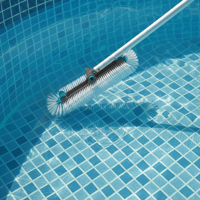 Brosse de piscine multi-côtés