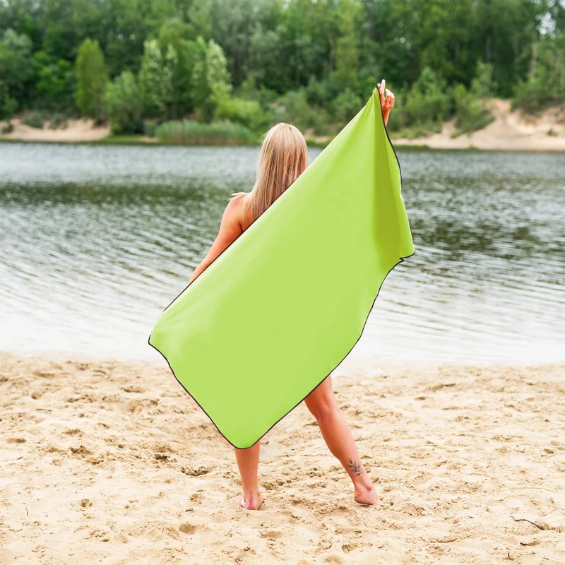 NILS Microvezel Handdoek - Groen/Zwart - 140 x 70 cm