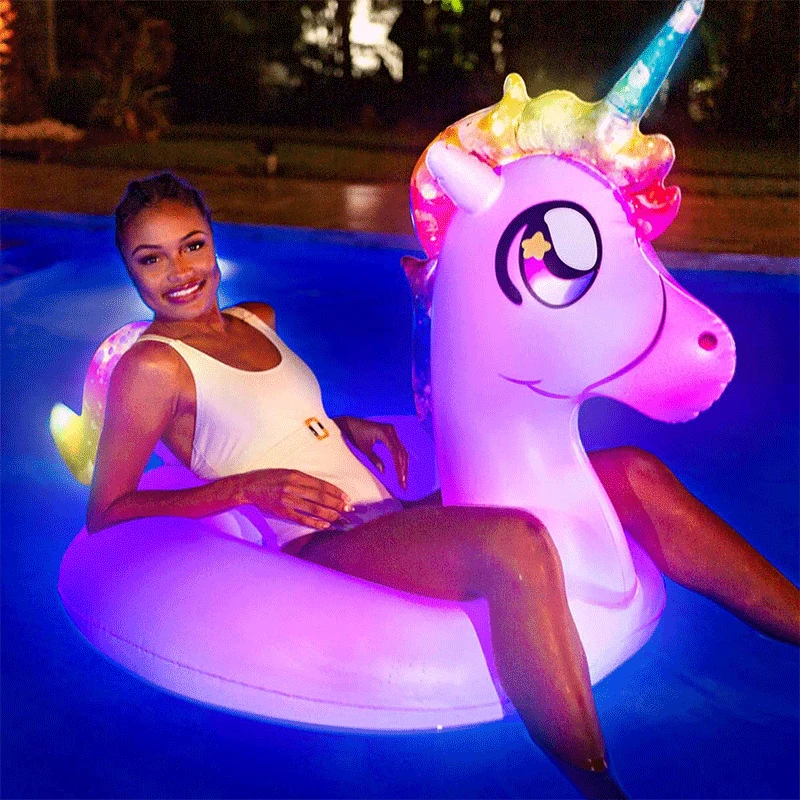 Gonflable licorne illuminée