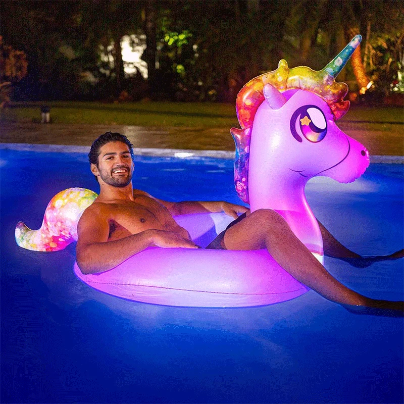 Gonflable licorne illuminée