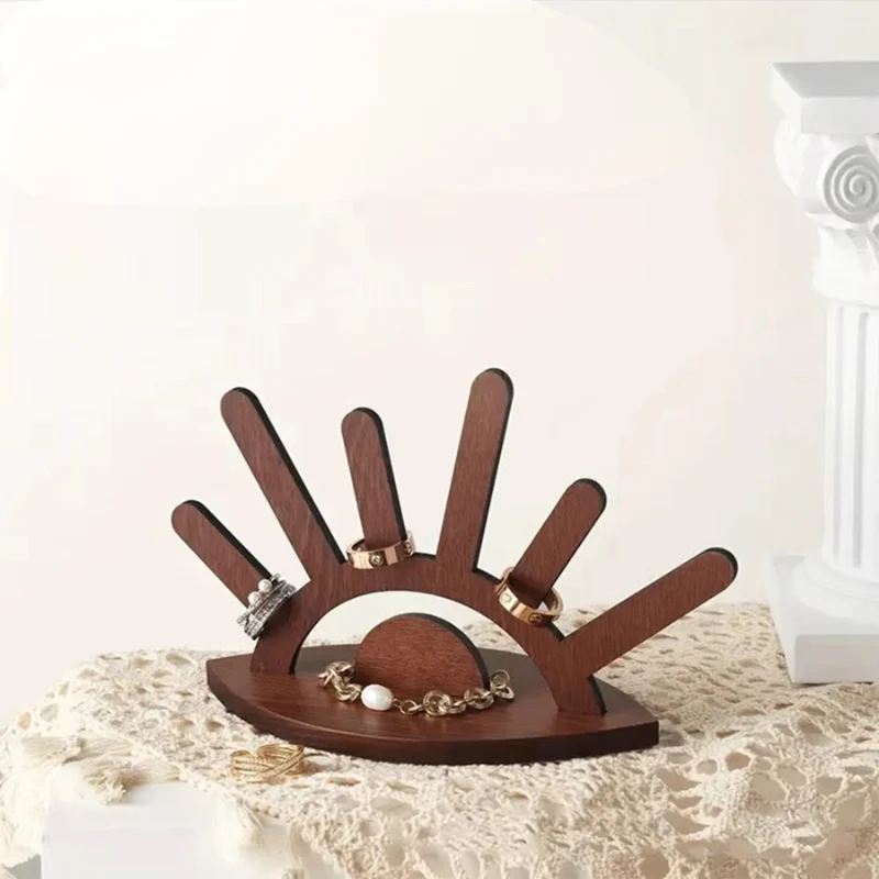 EyeVault – Smykkeopbevaringsreoler med øjen inspireret design