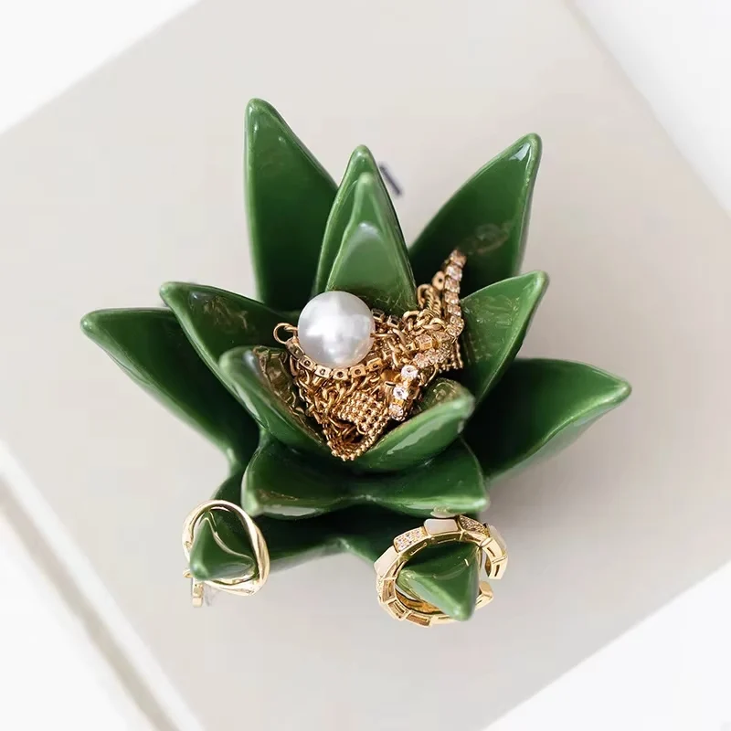 AloeHold – Smykkeholder med aloe vera design