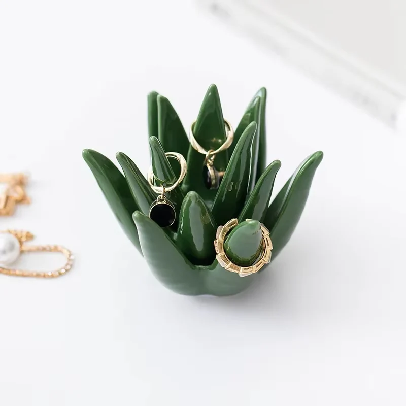 AloeHold – Smykkeholder med aloe vera design