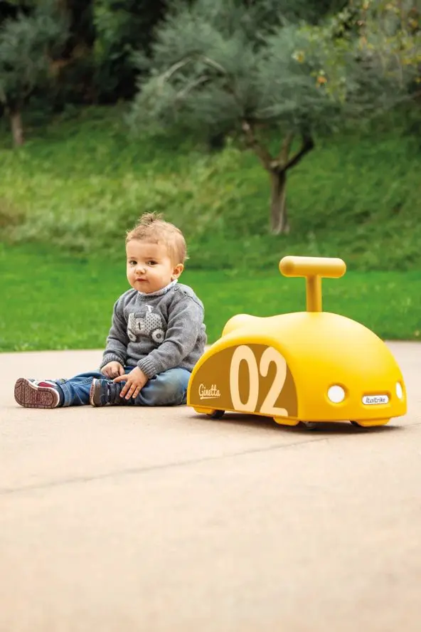 Porteur Ginetta Jaune 360 Degres Robuste Design Pour Tout Petit Explorateur 1 A 4 Ans Italtrike