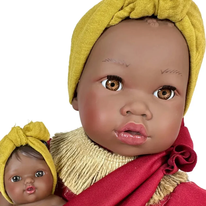 Poupée Alika avec bébé Burgundy