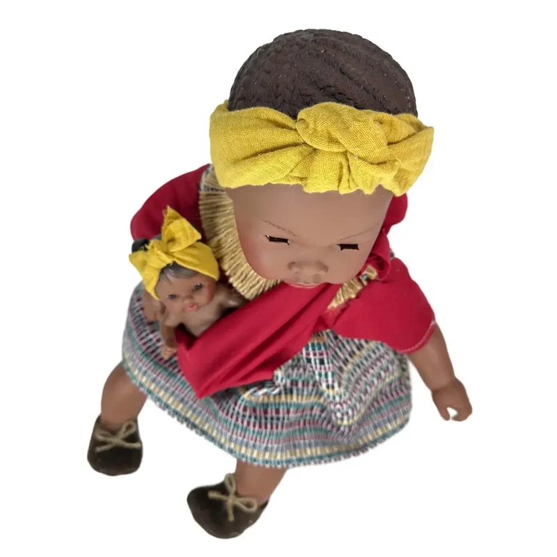Poupée Alika avec bébé Burgundy