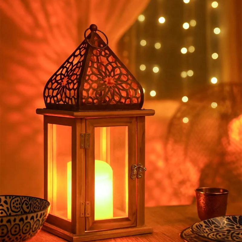 CandleAura – Dekorativ Lysestage med Lanterne Design