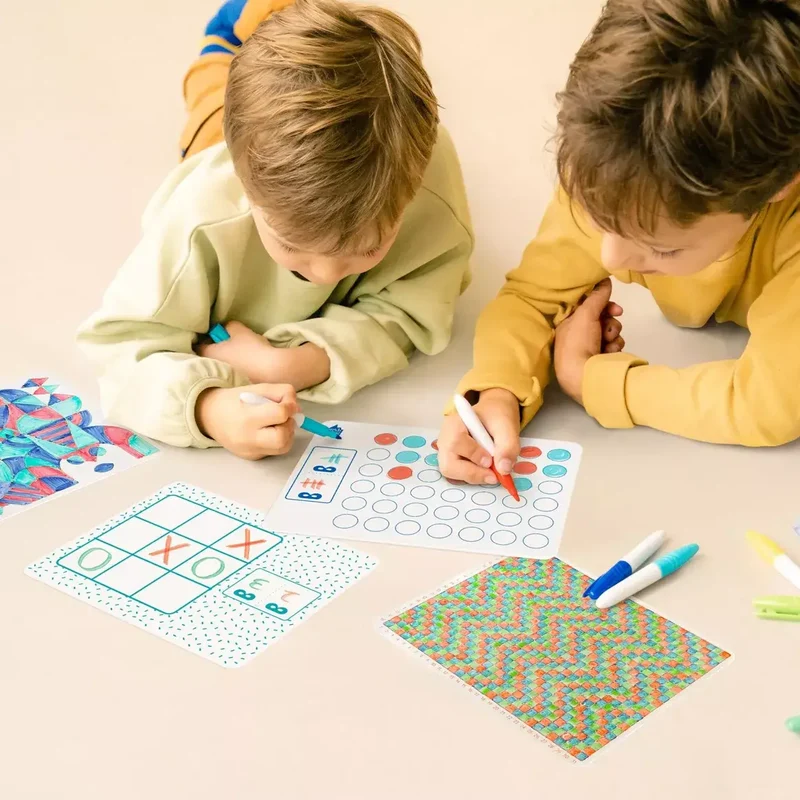 Jeux de voyage: 6 jeux nomades effaçables pour s’amuser à l’infini ! - SuperPetit