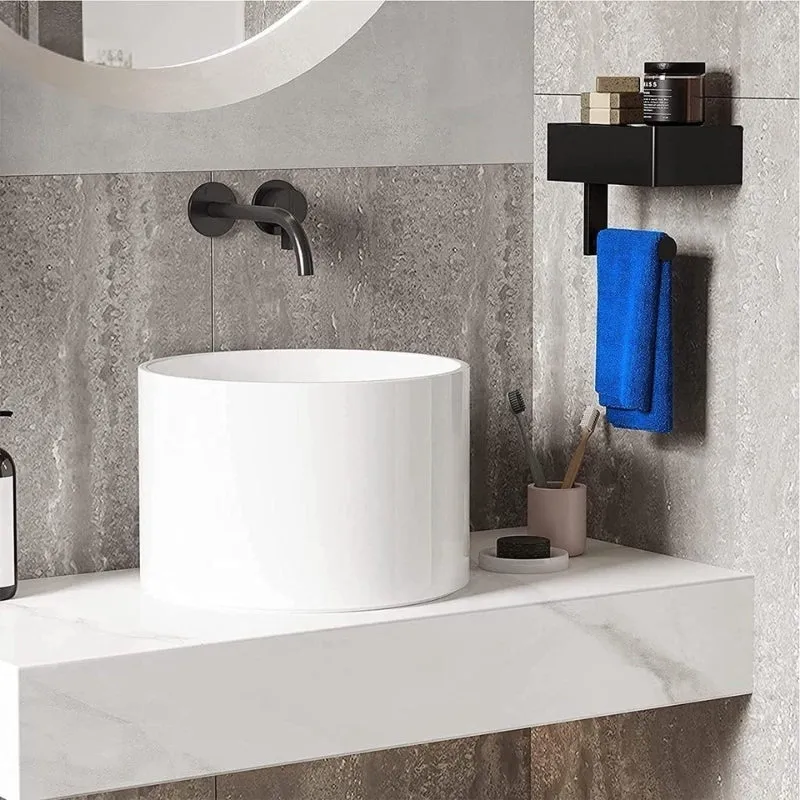 ShelfMate – Toiletpapirholder med Integreret Hylde og Bakke