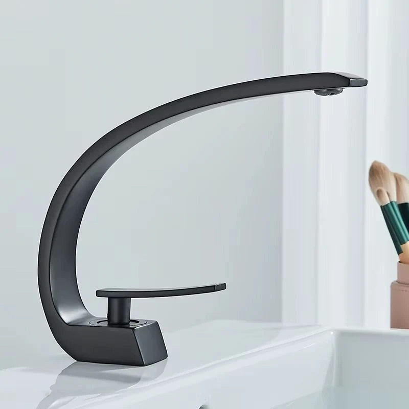 FlowPure - Vandhane til Vask med Enkelthåndtagsdesign