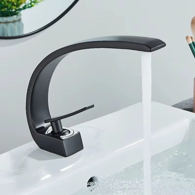 FlowPure - Vandhane til Vask med Enkelthåndtagsdesign