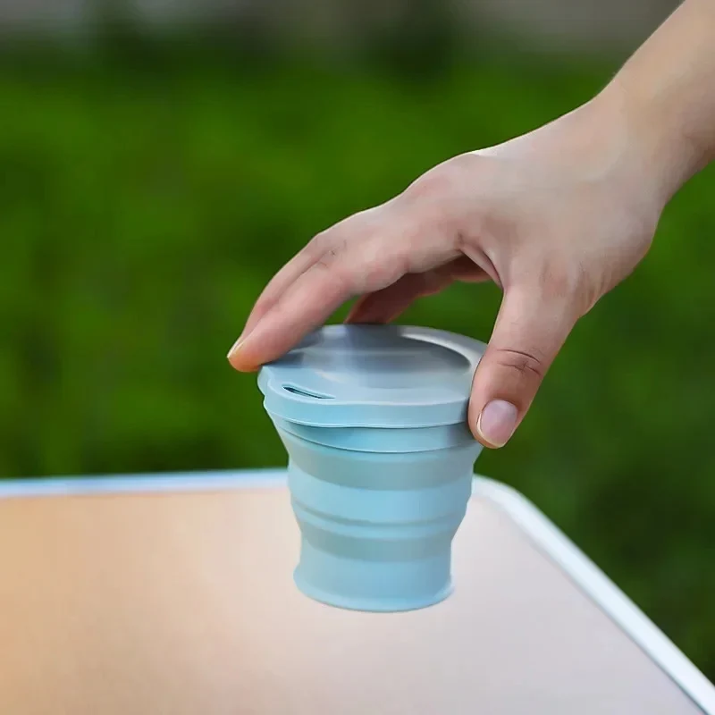 CupMate – Foldbar Mini Kop med Indbygget Ophængningshul