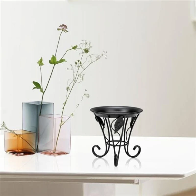 BloomAura - Dekorativ Blomsterpotteholder med Blad formet Standdesign