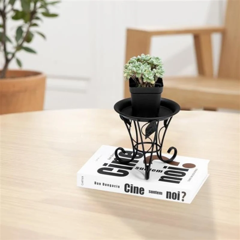 BloomAura - Dekorativ Blomsterpotteholder med Blad formet Standdesign