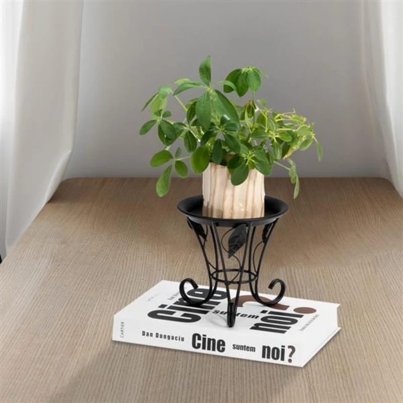 BloomAura - Dekorativ Blomsterpotteholder med Blad formet Standdesign