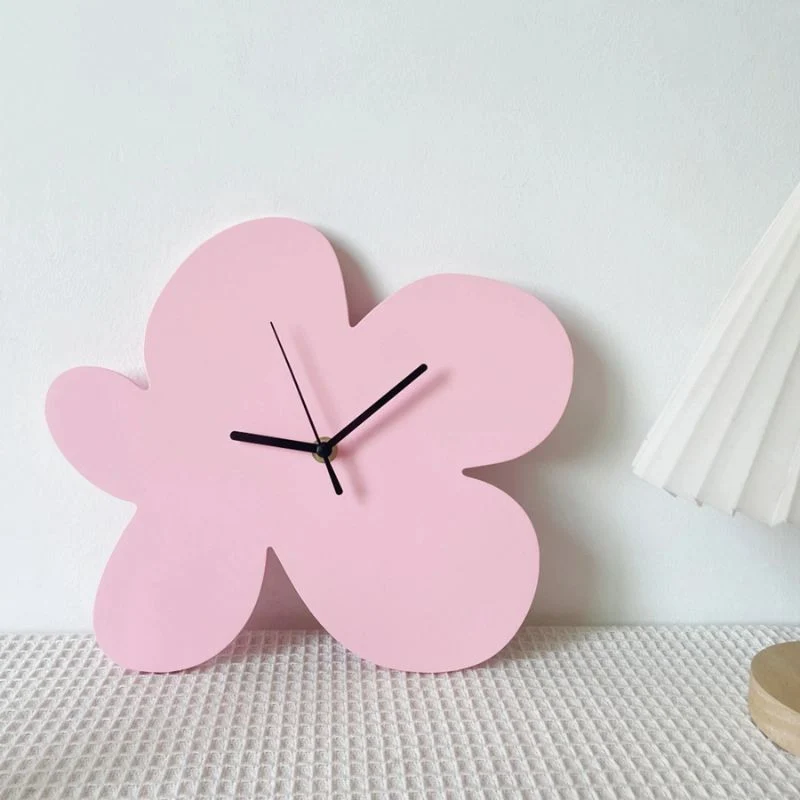 FloraClock - Dekorativ vægur med blomsterdesign