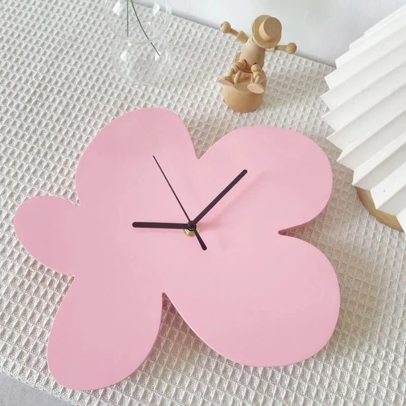 FloraClock - Dekorativ vægur med blomsterdesign
