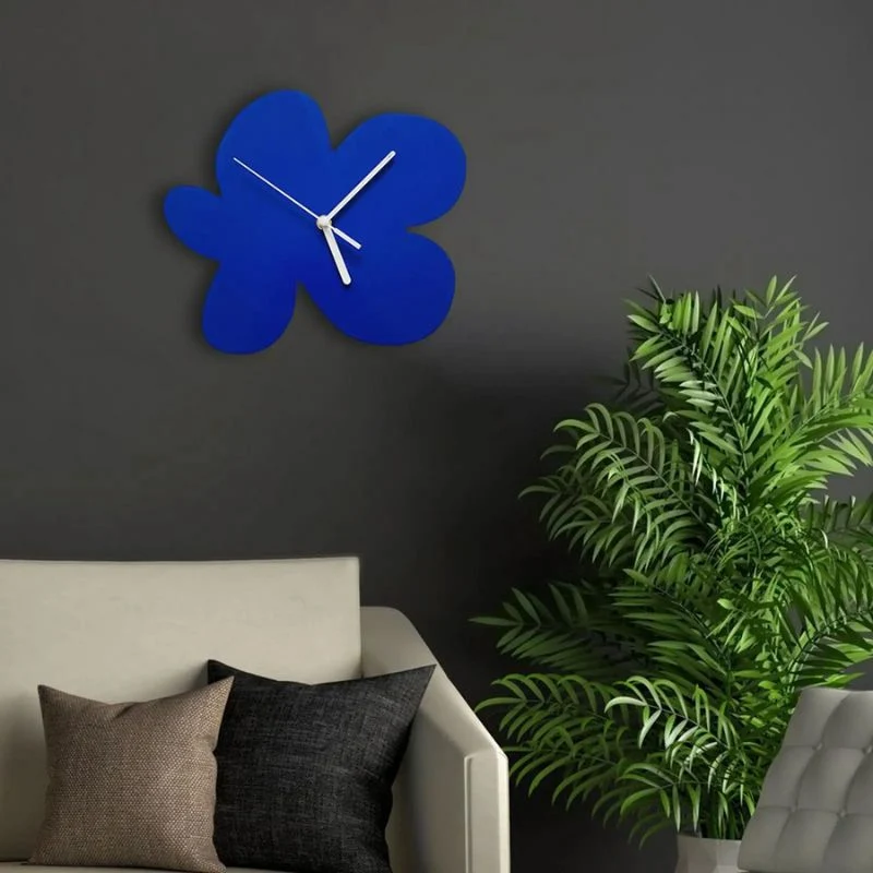 FloraClock - Dekorativ vægur med blomsterdesign