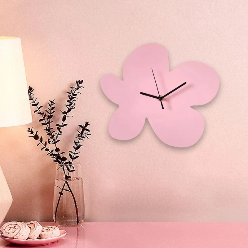 FloraClock - Dekorativ vægur med blomsterdesign