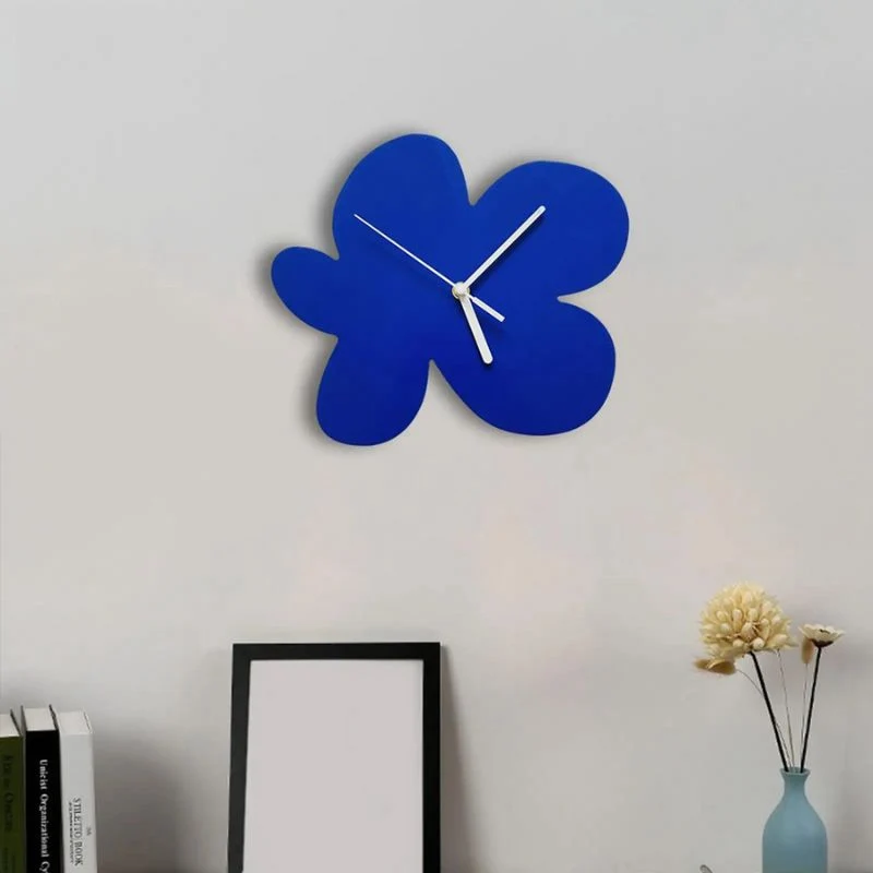 FloraClock - Dekorativ vægur med blomsterdesign
