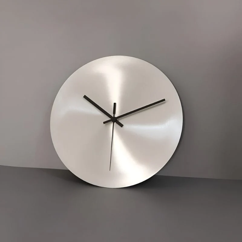 ClassicTick - Rund vægur med klassisk ikke digitalt design