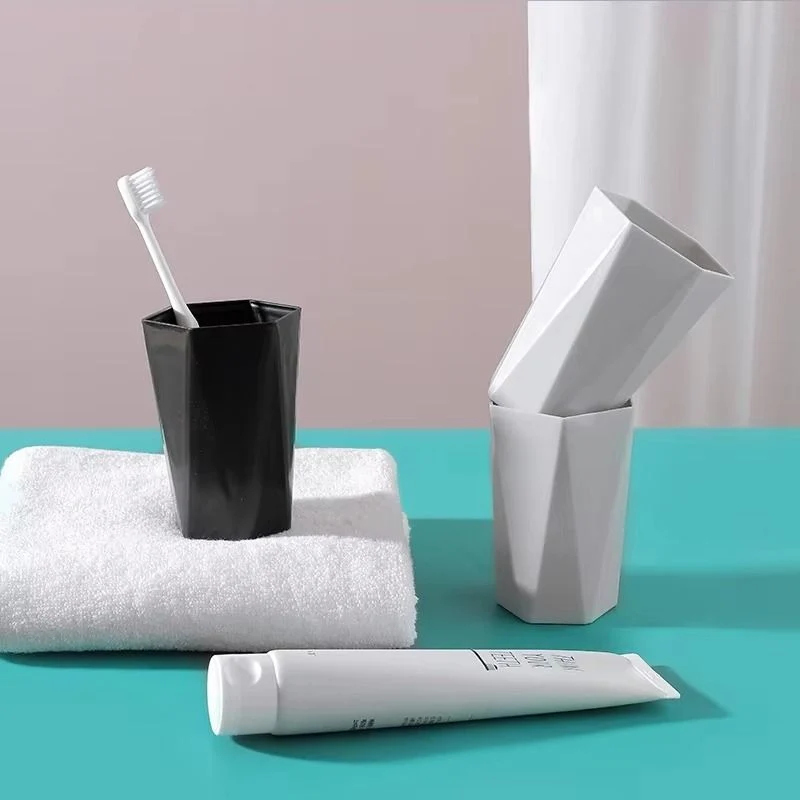 SmartHold - Badeværelsestilbehørsholder med bærbart design