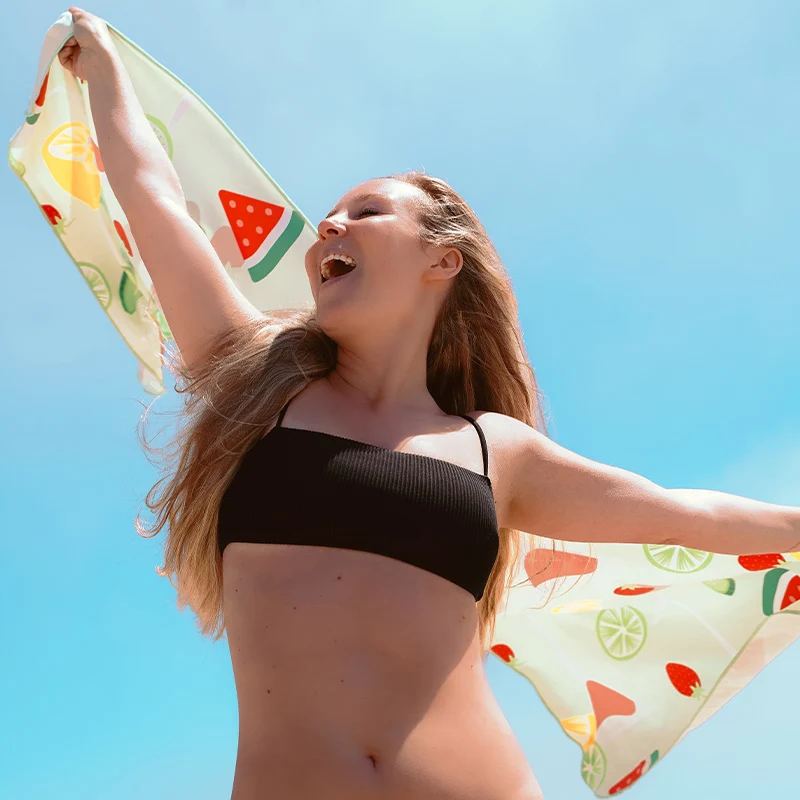 Serviette de plage en microfibre réversible Fruits