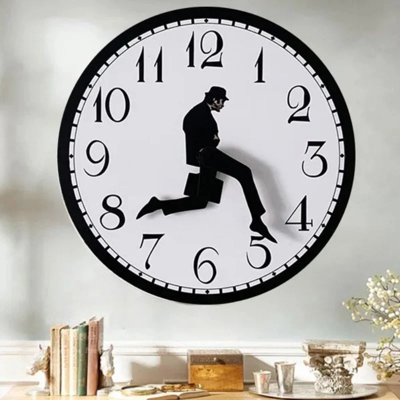 MotionClock - Dekorativt vægur med løbende statuette design
