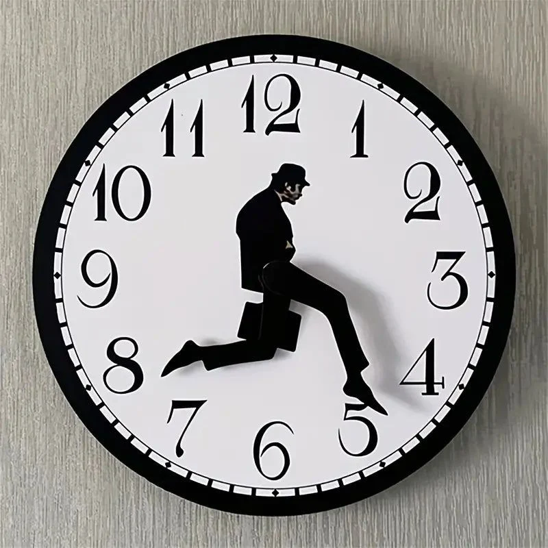 MotionClock - Dekorativt vægur med løbende statuette design