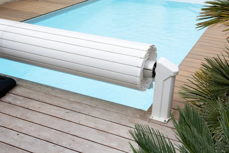AstralPool Ulmo Cubierta automática elevada para piscina
