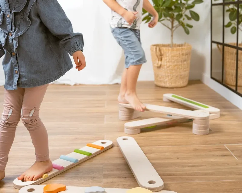 Ensemble de Poutres d'Équilibre en Bois - 8 Poutres, Poutre d'Équilibre à Double Face - Jeu de Motricité Enfant - Happymoon