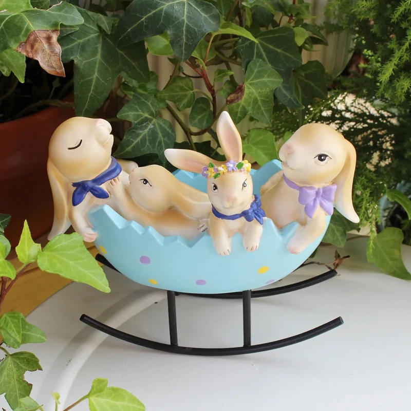 BunnyCharm – Påskehare-ornament i harpiks med gyngende æg og pastelfinish