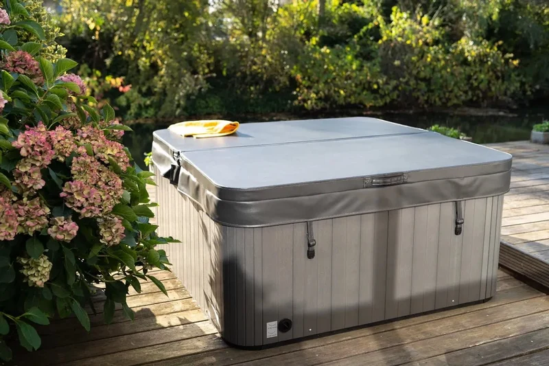 W'eau spa cover 220 x 220 cm radius 18 cm