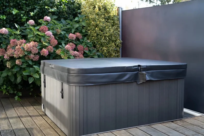 W'eau spa cover 215 x 215 cm radius 18 cm