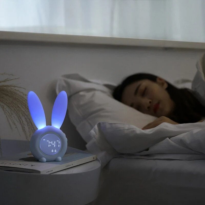 VardiBunny – Kaninformet søvntræner med natlys og alarm for bedre søvnrutiner for småbørn