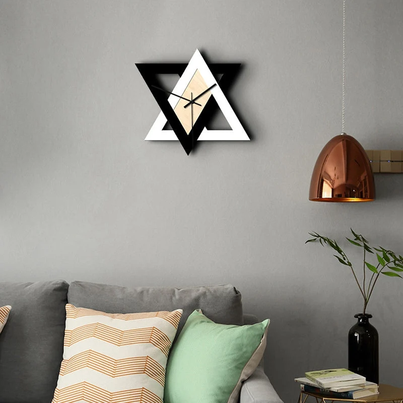 TriadGlow - Kunstnerisk triade vægur med moderne flair