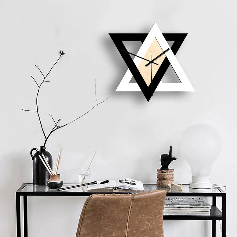 TriadGlow - Kunstnerisk triade vægur med moderne flair