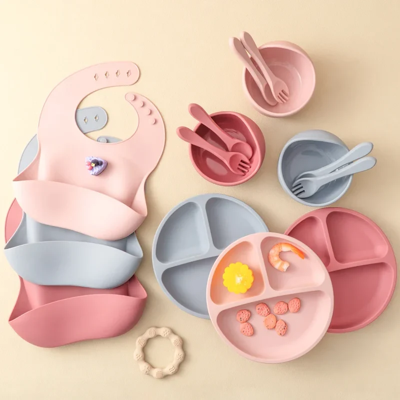 TinyTastes – 5-delt babymadningssæt med farverige skåle og grebvenlige bestik