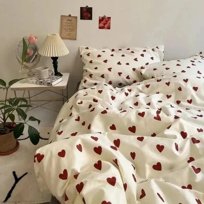 Velvet Heart – Blødt og åndbart dynebetræk med diskret hjerteprint til hyggelige soveværelser