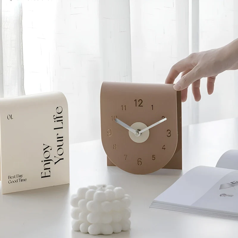 ClariClock – Elegant bordur med naturligt look og klare tal