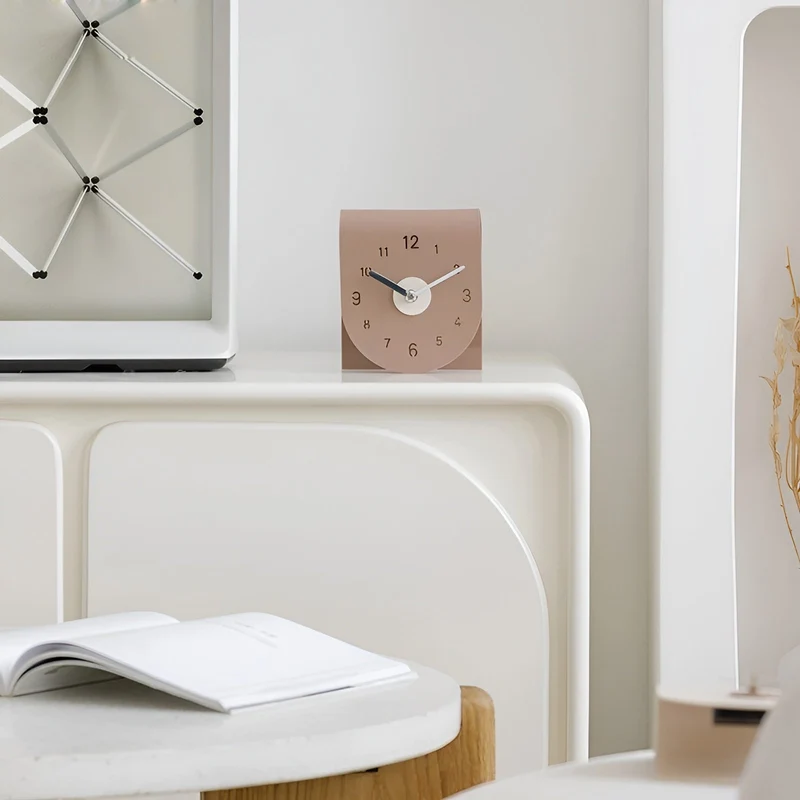 ClariClock – Elegant bordur med naturligt look og klare tal