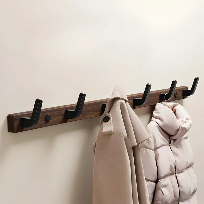 WalnutWisp - Minimalistisk vægkrog med naturlig træåring og glat finish
