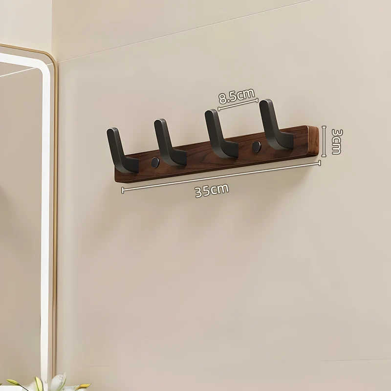 WalnutWisp - Minimalistisk vægkrog med naturlig træåring og glat finish