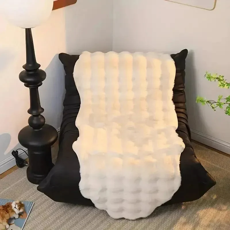 CozyCove - Blødt og plysagtigt tæppe med skridsikkert design til varme og komfortable opholdsrum