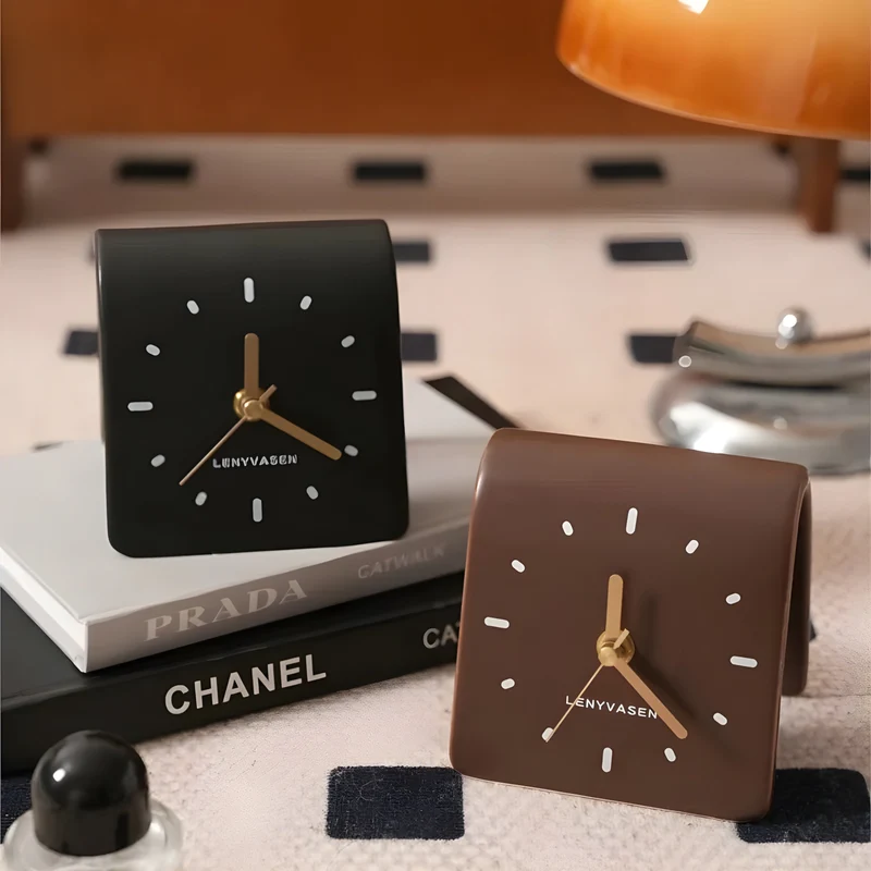TimeMuse - Kunstnerisk moderne bordur med minimalistisk rundt design